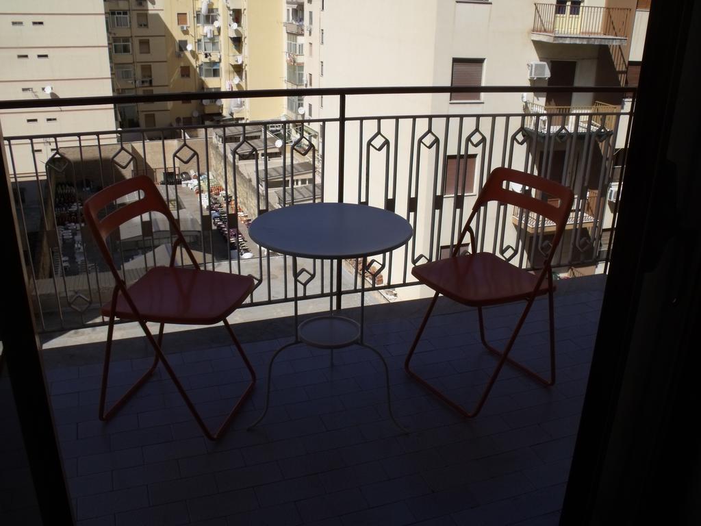 A Tre Passi Dal Centro Hotel Palermo Exterior foto