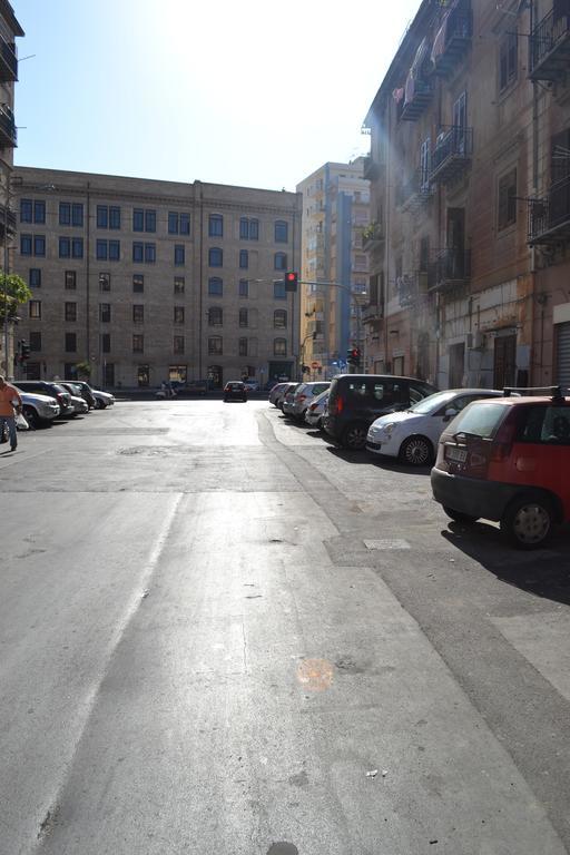 A Tre Passi Dal Centro Hotel Palermo Exterior foto